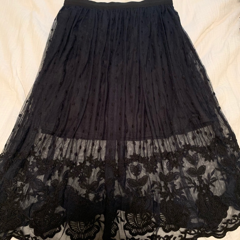 High-waisted Black Skirt with Lace